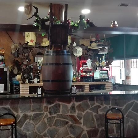 Hotel Hostal La Aldaba Montearagon Esterno foto