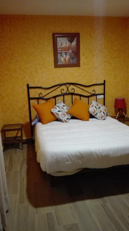Hotel Hostal La Aldaba Montearagon Esterno foto