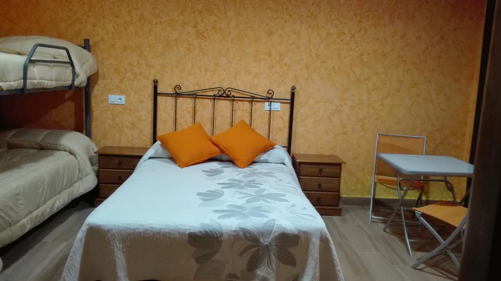 Hotel Hostal La Aldaba Montearagon Esterno foto