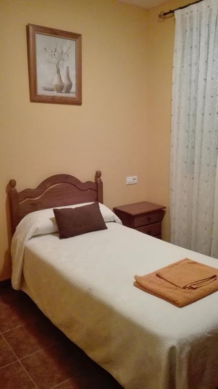 Hotel Hostal La Aldaba Montearagon Esterno foto