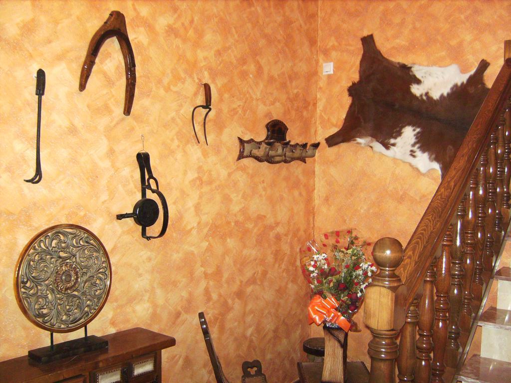 Hotel Hostal La Aldaba Montearagon Esterno foto
